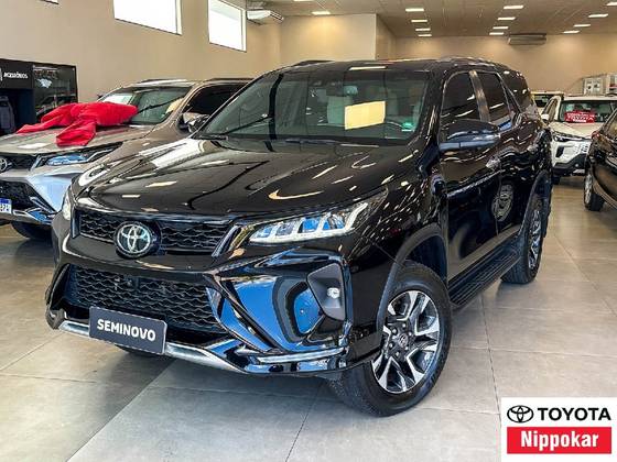 TOYOTA HILUX SW4 2.8 D-4D TURBO DIESEL DIAMOND 7L 4X4 AUTOMÁTICO